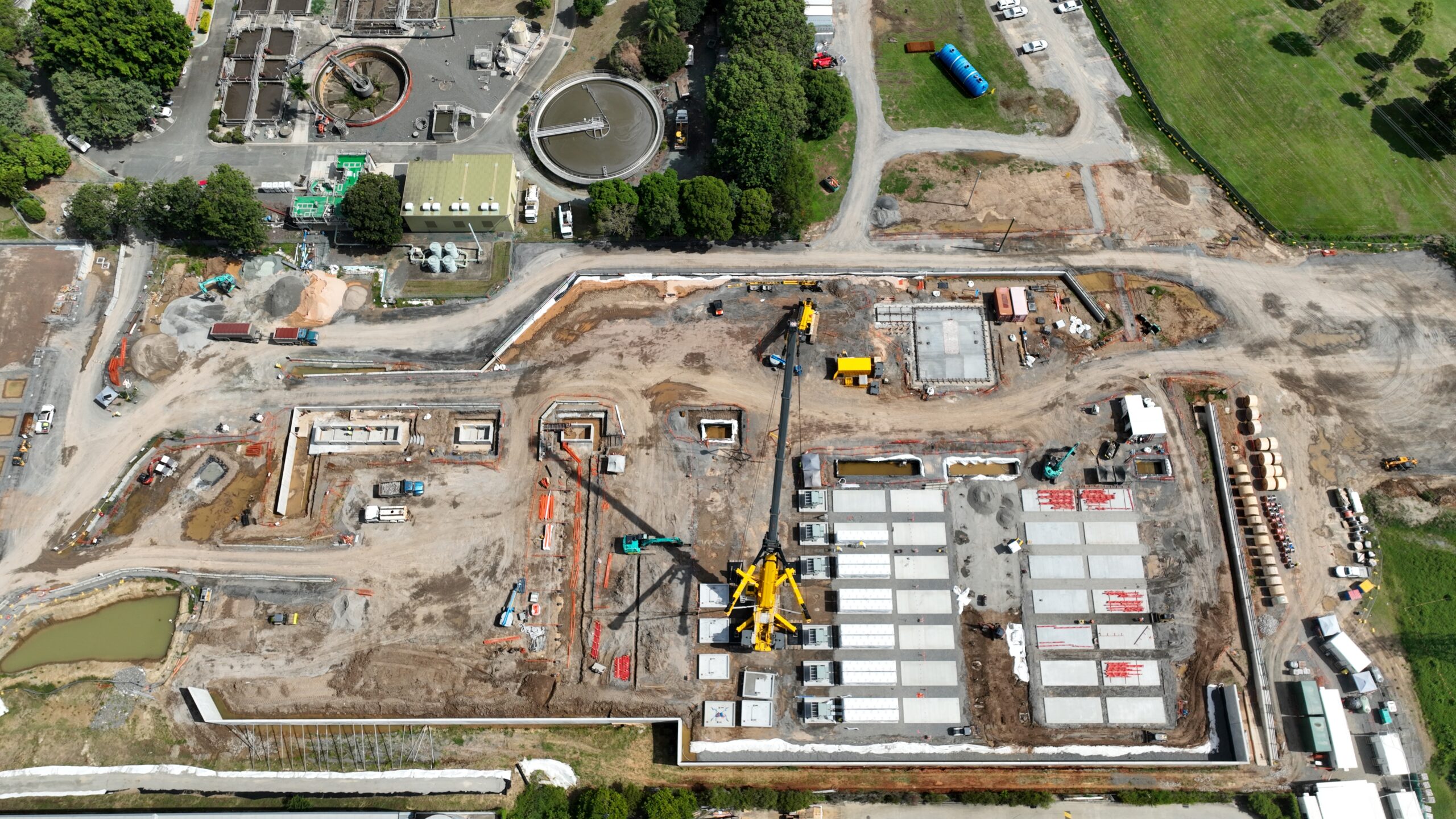 1200T crane onsite lifting some of the 112 MegaPacks into their final positions at Brendale BESS, QLD, Australia